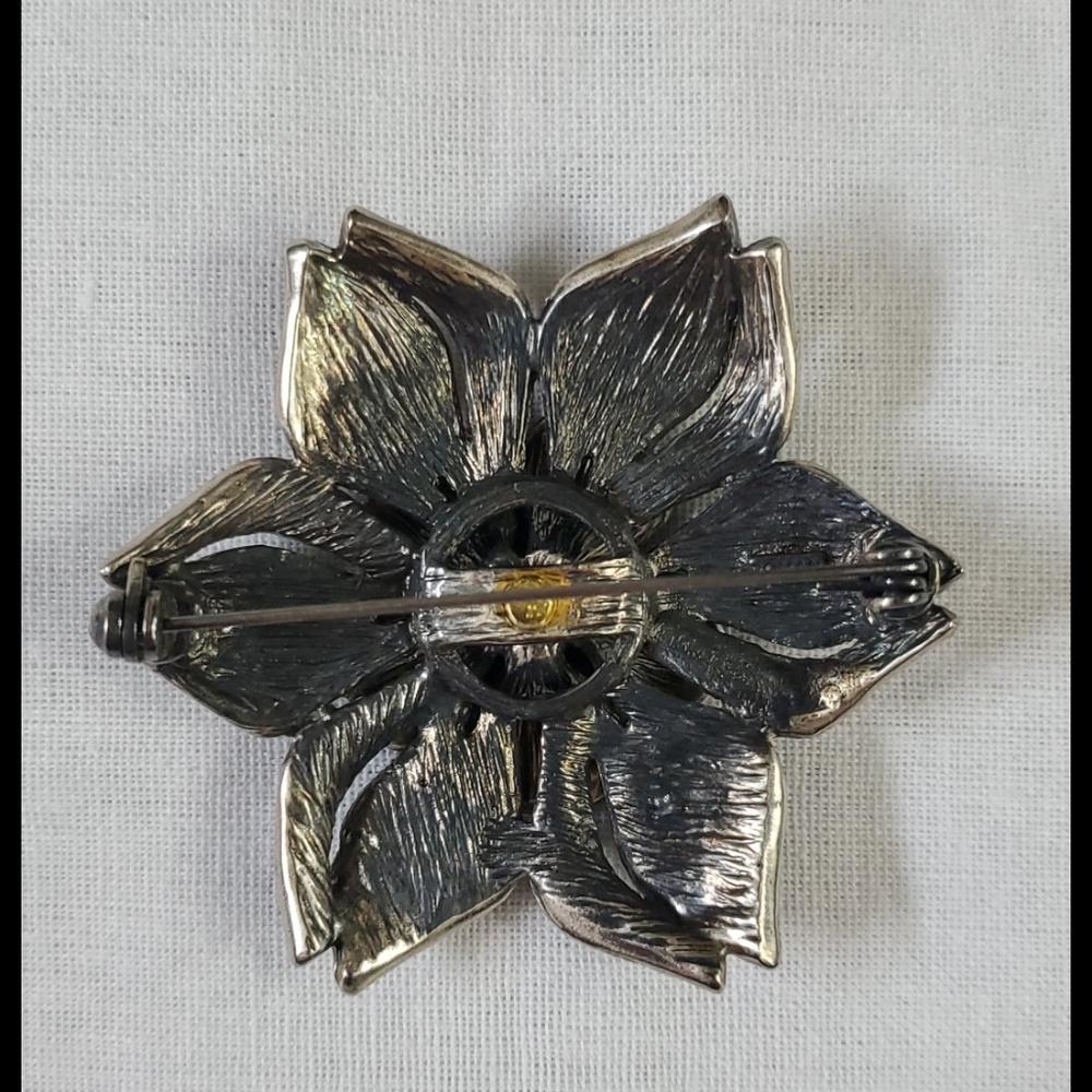 Costume flower brooch with embellishments - Picture 2 of 4